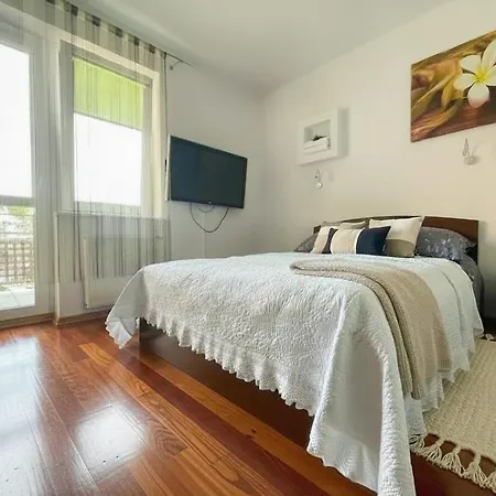 Daire Apartament Klonowa Z Jacuzzi Przy Plazy Kolobrzeg
